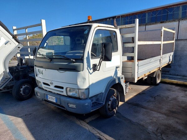3#7528 Autocarro con pianale Nissan in vendita - foto 2