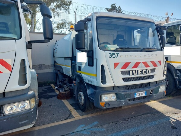 31#7528 Spazzatrice Iveco in vendita - foto 2