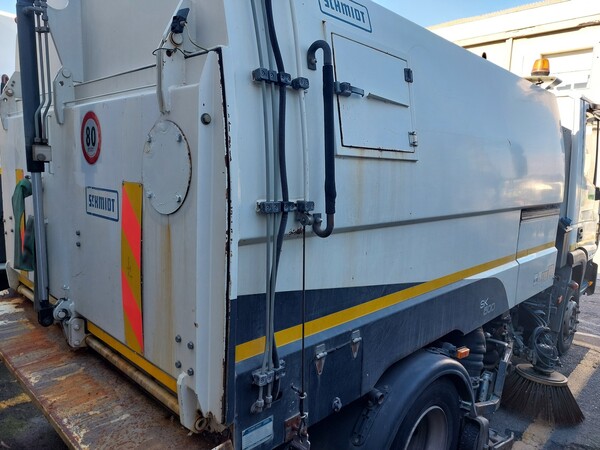 31#7528 Spazzatrice Iveco in vendita - foto 3