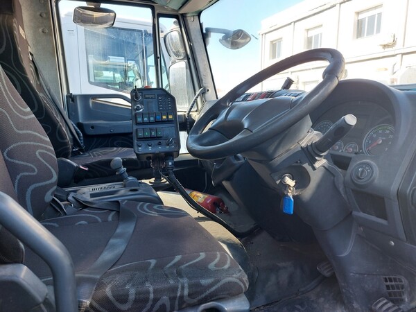 31#7528 Spazzatrice Iveco in vendita - foto 13