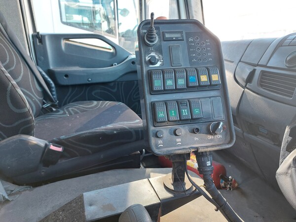 31#7528 Spazzatrice Iveco in vendita - foto 15