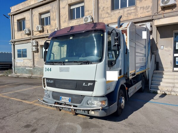 33#7528 Lavacassonetti Daf in vendita - foto 1