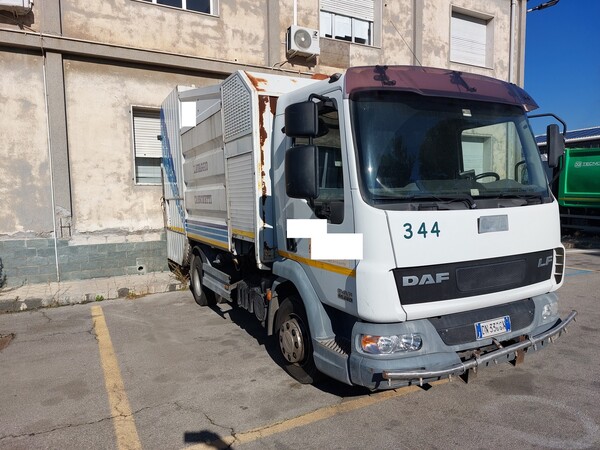 33#7528 Lavacassonetti Daf in vendita - foto 2