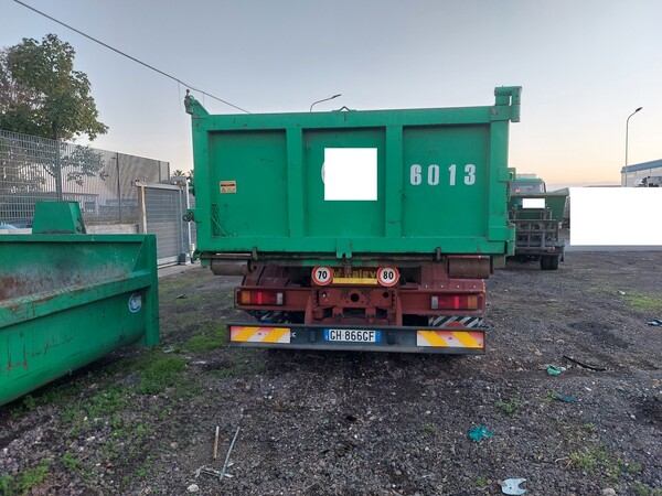 43#7528 Autocarro con scarrabile Iveco in vendita - foto 4