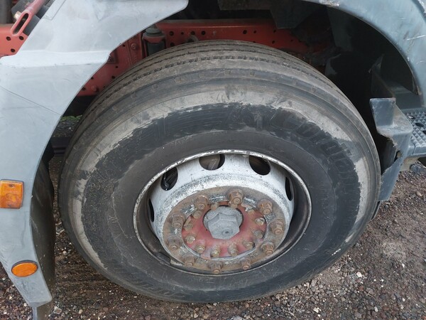 43#7528 Autocarro con scarrabile Iveco in vendita - foto 9