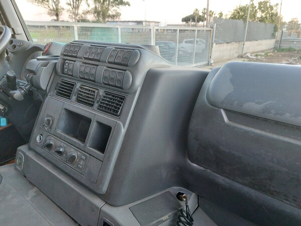 43#7528 Autocarro con scarrabile Iveco in vendita - foto 16