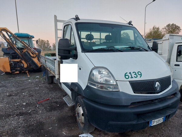 44#7528 Autocarro con pianale Renault in vendita - foto 1