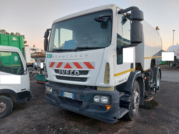 45#7528 Spazzatrice Iveco in vendita - foto 1