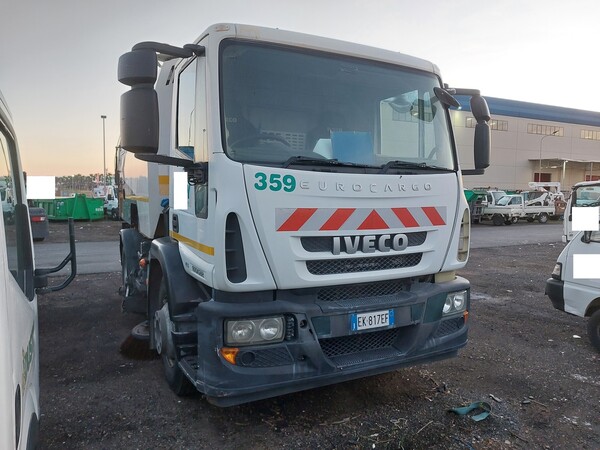 45#7528 Spazzatrice Iveco in vendita - foto 2