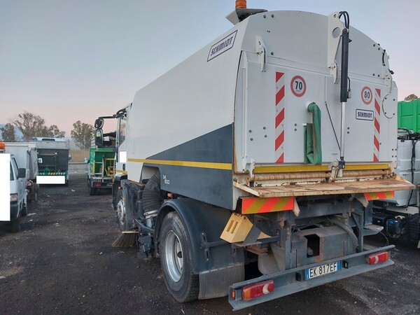 45#7528 Spazzatrice Iveco in vendita - foto 4