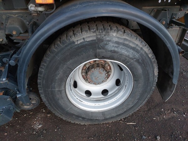 45#7528 Spazzatrice Iveco in vendita - foto 6