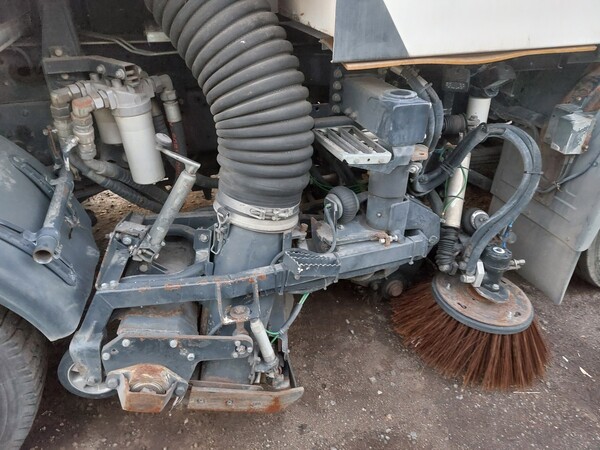45#7528 Spazzatrice Iveco in vendita - foto 8