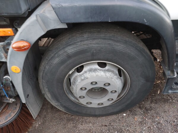 45#7528 Spazzatrice Iveco in vendita - foto 9