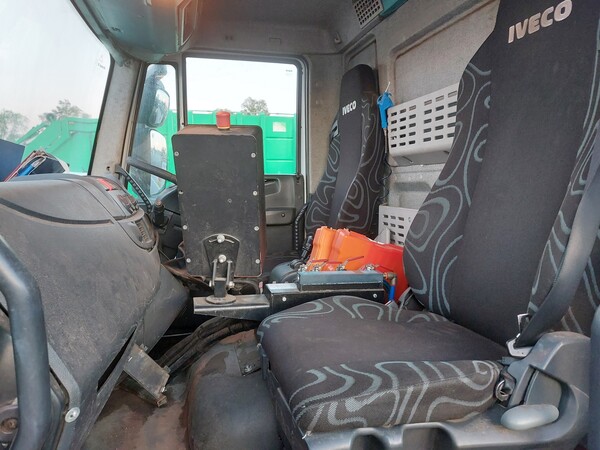 45#7528 Spazzatrice Iveco in vendita - foto 11