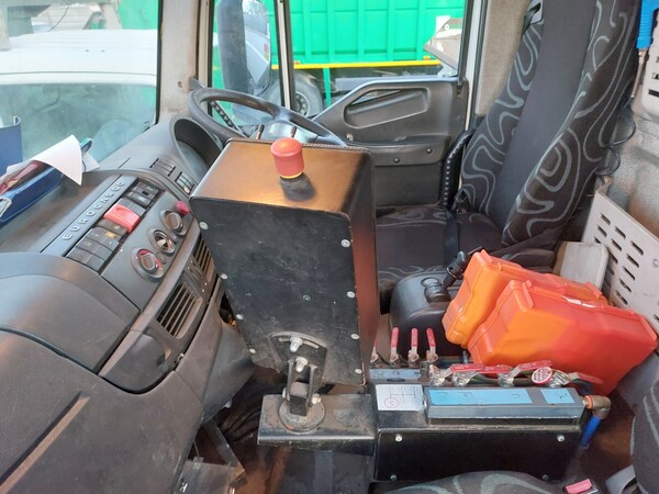 45#7528 Spazzatrice Iveco in vendita - foto 12