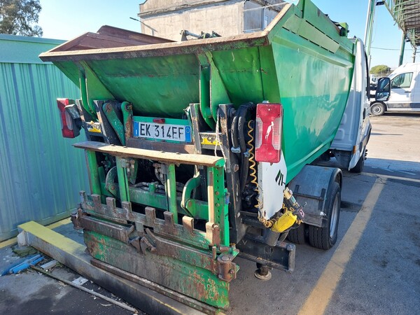 5#7528 Mini compattatore vasca Iveco in vendita - foto 6