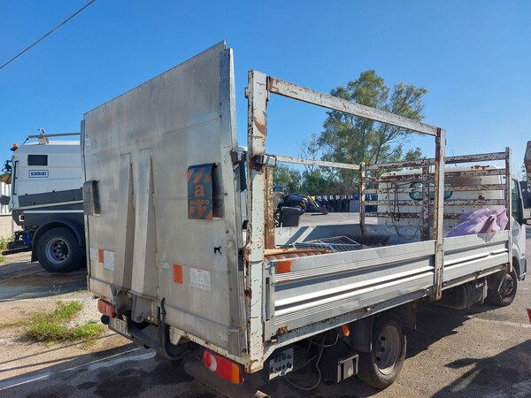 55#7528 Autocarro con pianale Nissan in vendita - foto 5