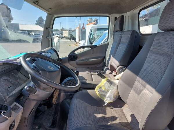 55#7528 Autocarro con pianale Nissan in vendita - foto 12