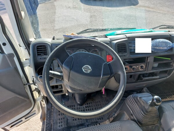 55#7528 Autocarro con pianale Nissan in vendita - foto 15