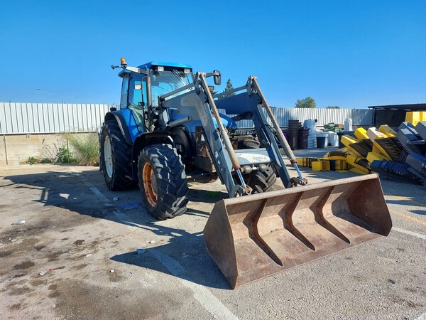 56#7528 Trattrice agricola New Holland in vendita - foto 1