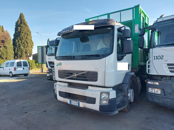 64#7528 Autocarro con scarrabile Volvo in vendita - foto 2
