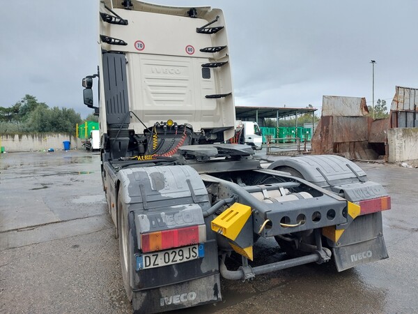 73#7528 Trattore per semirimorchio Iveco Magirus in vendita - foto 4