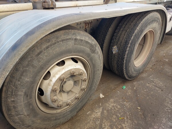 74#7528 Autocarro con scarrabile Volvo in vendita - foto 7