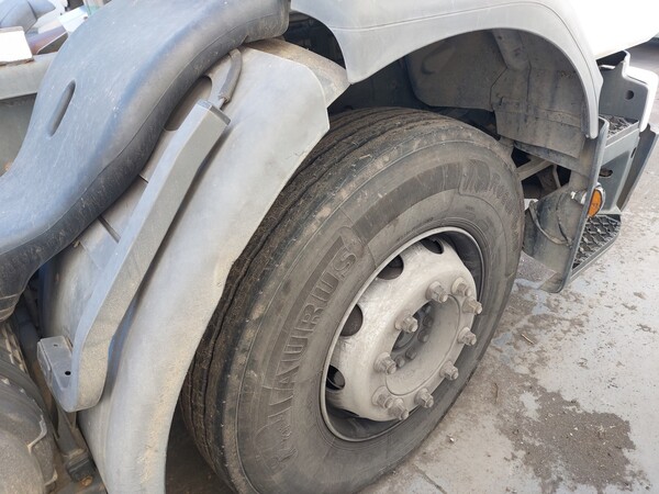 74#7528 Autocarro con scarrabile Volvo in vendita - foto 8