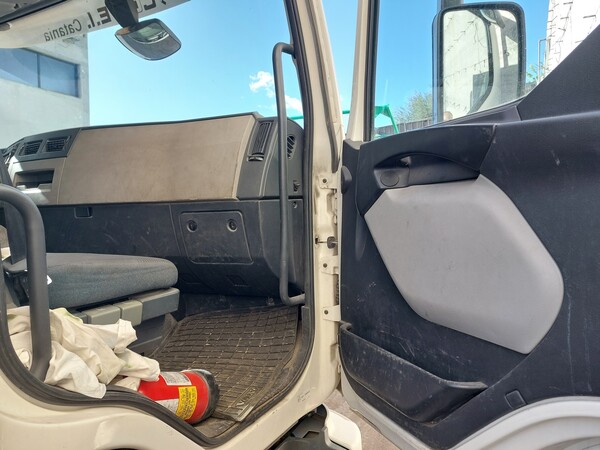 74#7528 Autocarro con scarrabile Volvo in vendita - foto 9