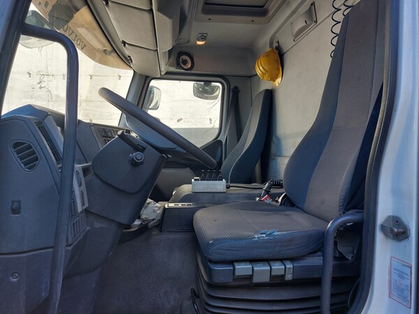 74#7528 Autocarro con scarrabile Volvo in vendita - foto 12