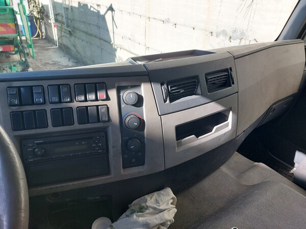 74#7528 Autocarro con scarrabile Volvo in vendita - foto 13