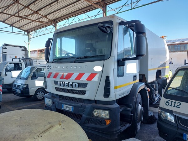 9#7528 Autoveicolo Iveco in vendita - foto 2