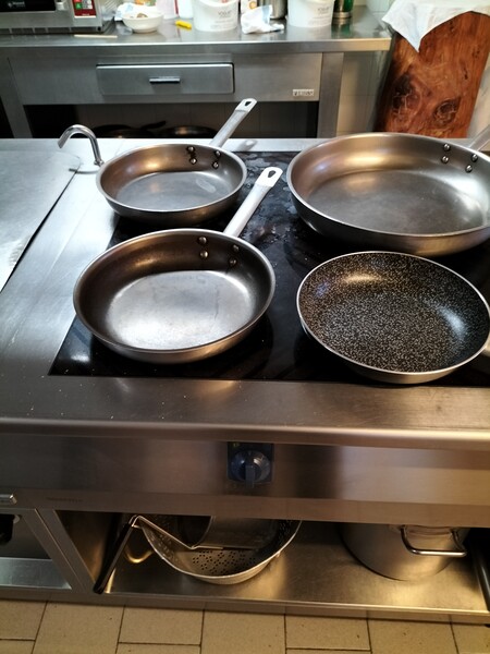 20#7530 Padelle e vassoi in vendita - foto 7