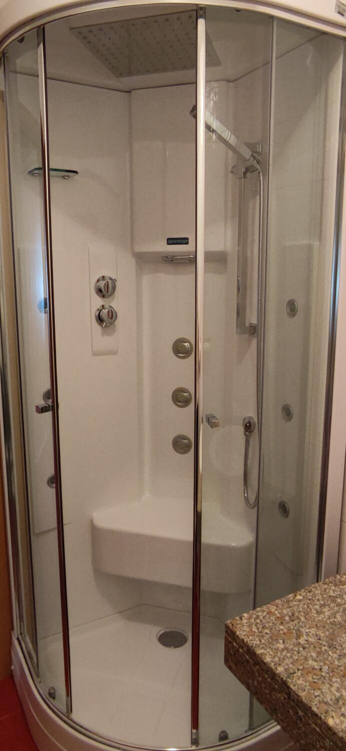 Lot Bathroom sanitaryware