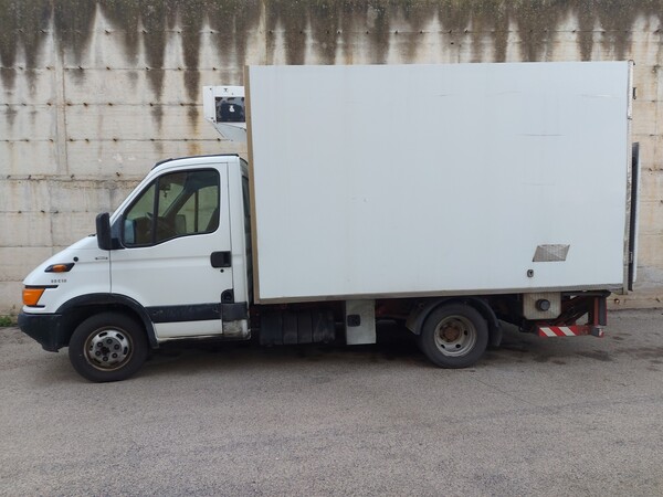 13#7533 Furgone isotermico Iveco 35c13 in vendita - foto 3
