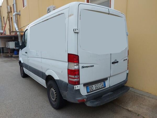 14#7533 Furgone coibentato Mercedes in vendita - foto 2