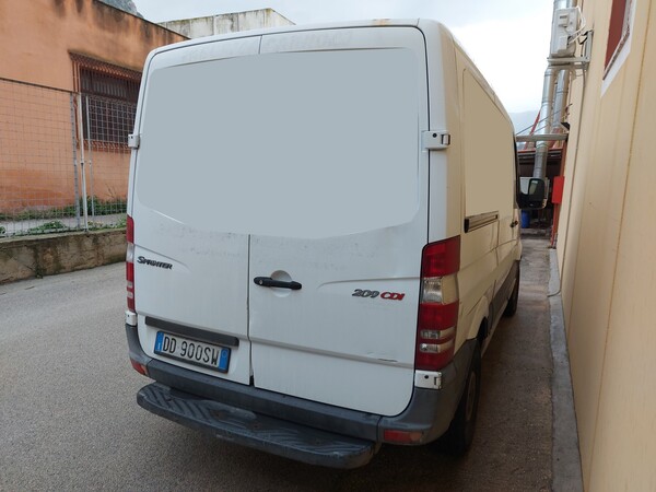 14#7533 Furgone coibentato Mercedes in vendita - foto 5