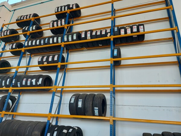 1#7544 Scaffalatura per pneumatici in vendita - foto 3