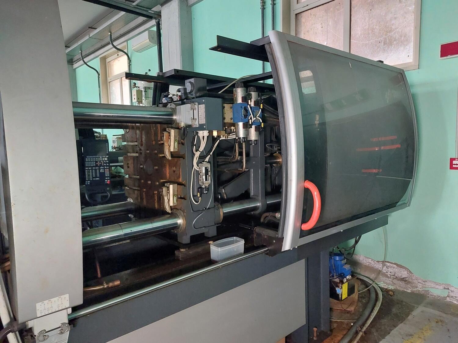 Lot Sandretto injection molding machine