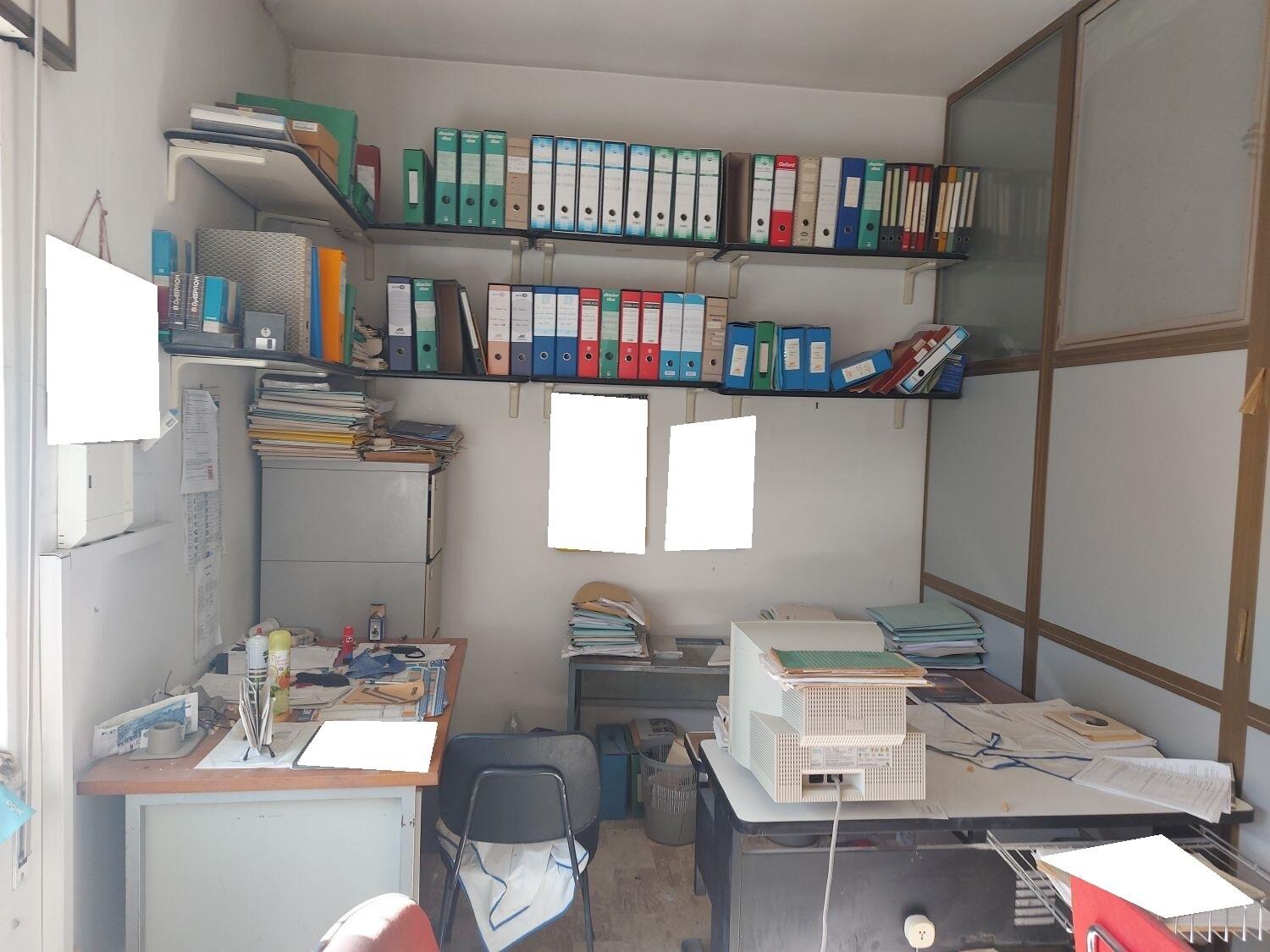 Lot Office equipment