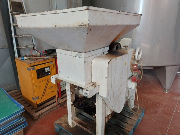 6#7582 Schiacciatrice con tramoggia in vendita - foto 2
