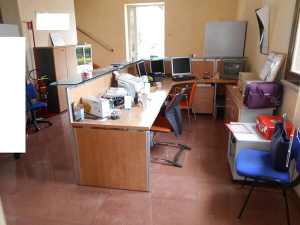 1#7585 Arredi e attrezzature da ufficio in vendita - foto 1