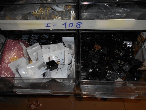 34#7585 Materiale e componentistica elettronica in vendita - foto 18