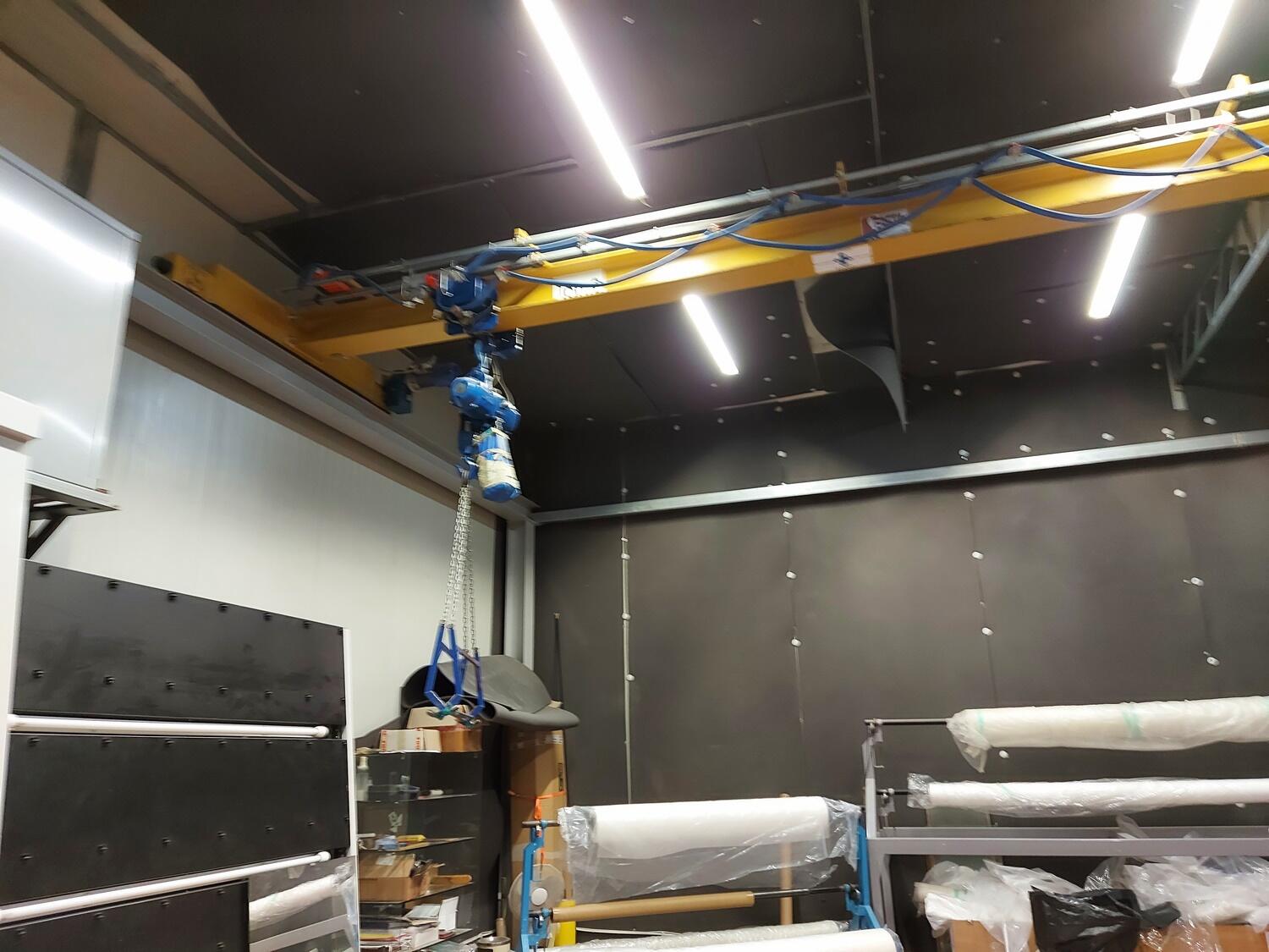 Lot Beta overhead crane