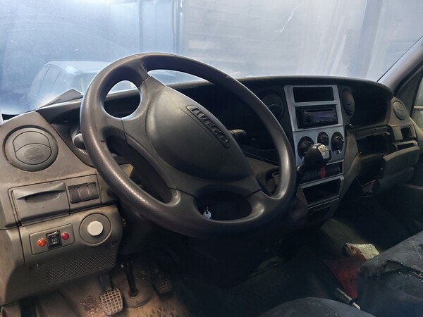 26#75920 Autocarro Iveco 35C con gru Ferrari in vendita - foto 8