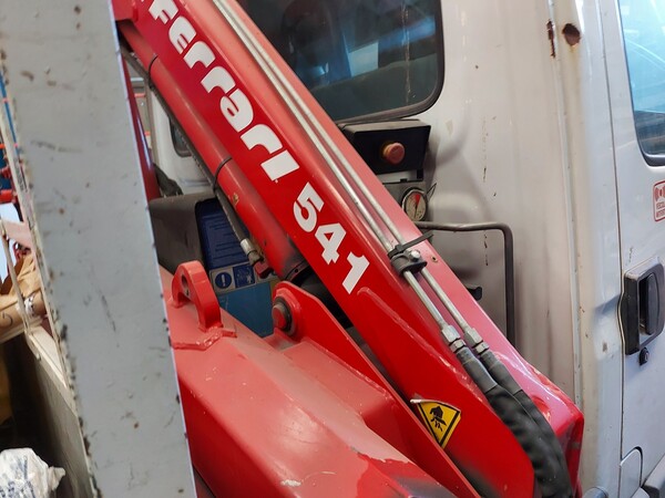 26#75920 Autocarro Iveco 35C con gru Ferrari in vendita - foto 9