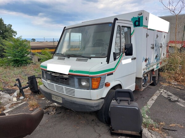 16#7605 Autocarro Marcedes Benz 308 D in vendita - foto 2