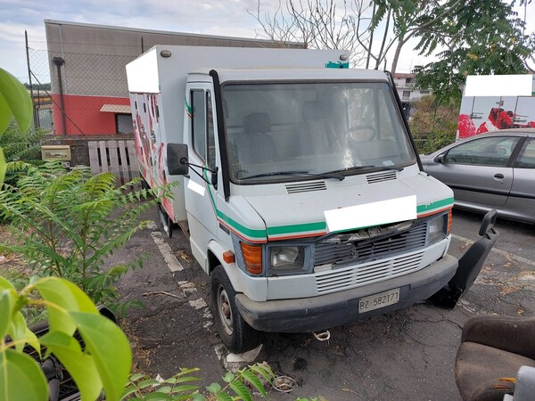 16#7605 Autocarro Marcedes Benz 308 D in vendita - foto 3