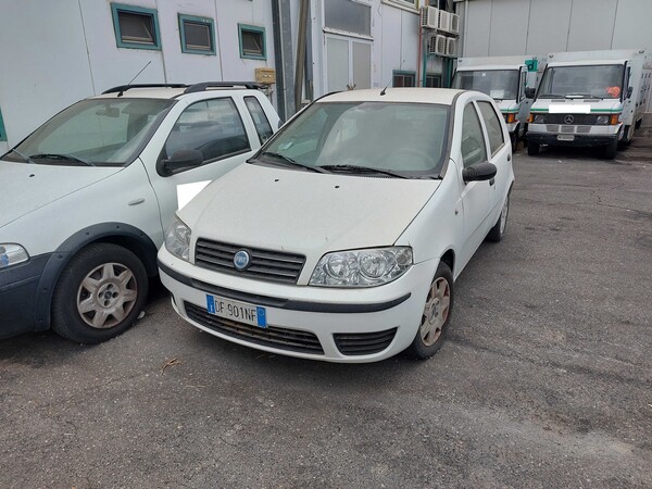 17#7605 Autovettura Fiat Punto in vendita - foto 2
