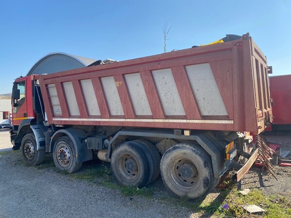 1#7613 Autocarro Iveco Trakker in vendita - foto 4